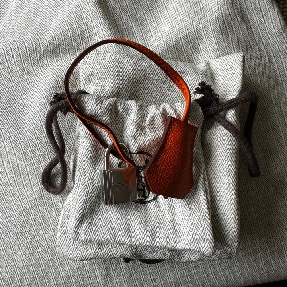 Hermes’ Kelly 28 Epsom Leather Orange Pladium Hardware - Picture 2 of 5